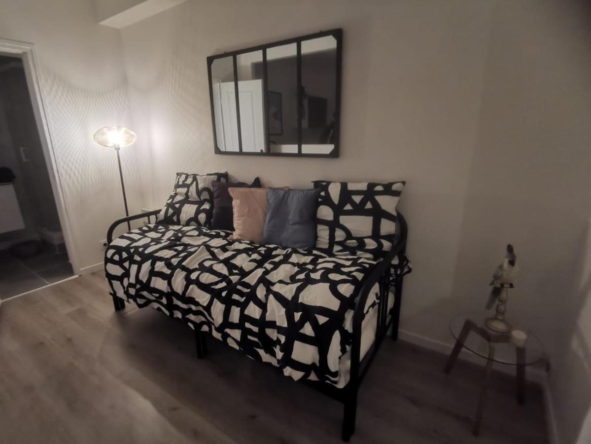 Studio Cosy Et Renove A 2 Pas Gare Reims Centre - Rue Apartment Екстериор снимка